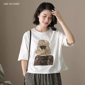 Áo T-shirt ngắn tay cổ tròn in cô gái quay lưng - NU10206