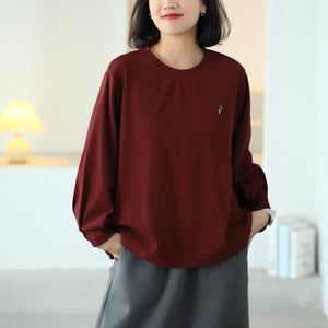 Áo T-shirt dài tay kiểu xếp cổ tròn thêu hai người - A250