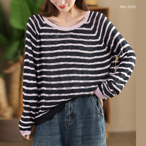 Áo len dài tay cổ tròn kẻ sọc form rộng - A235