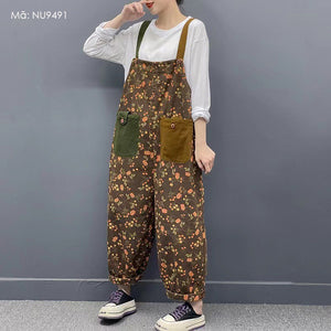 Quần baggy yếm denim in hoa lá túi kiểu lệch màu - NU9491