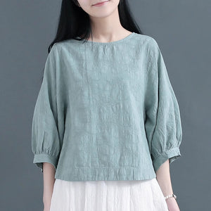 Áo T-shirt linen tay lửng cổ tròn thêu hoa lá đồng màu tay xếp ly - NU9091
