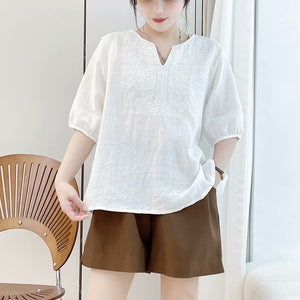 Áo sơ mi linen ngắn tay cổ V thêu hoa văn trừu tượng - NU10181