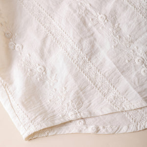Áo sơ mi linen ngắn tay cổ V thêu đan hoa lá - A912