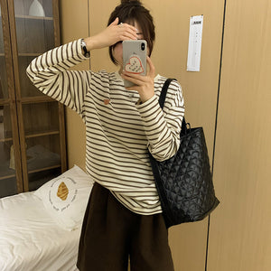 Áo T-shirt dệt kim dài tay kẻ sọc cổ tròn - A170