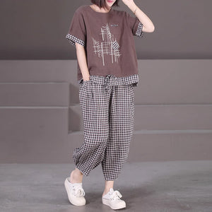 Bộ đồ linen gồm áo T-shirt ngắn tay hoa văn trừu tượng và quần baggy caro - NU8957