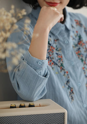 Áo sơ mi linen dài tay cổ đức thêu hoa lá đối xứng trước ngực - NU9938