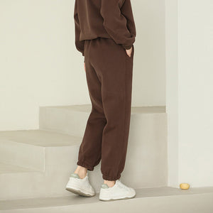 Bộ đồ nỉ nhung gồm áo T-shirt dài tay cổ tròn và quần baggy ống bo - NU9477