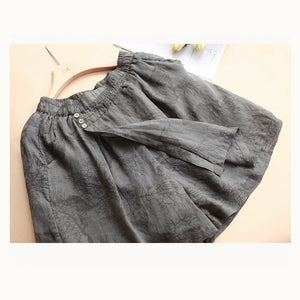 Bộ đồ linen gồm áo sơ mi sát nách cổ V và quần sooc in hoa văn retro hai lớp - NU8972