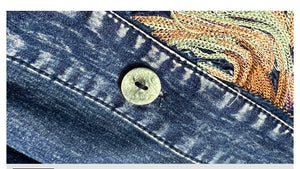 Đầm liền denim tay lửng cổ V thêu hoa văn trừu tượng - NU9364
