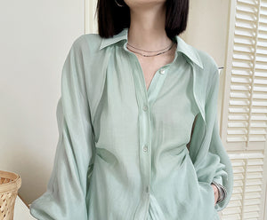 Bộ đồ gồm áo sơ mi cánh dơi cổ đức dài tay và quần sooc - OD1474