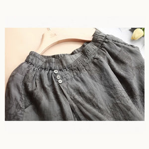 Bộ đồ linen gồm áo sơ mi sát nách cổ V và quần sooc in hoa văn retro hai lớp - NU8972