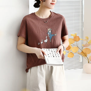 Áo T-shirt ngắn tay cổ tròn in cô gái và đàn vịt - A758