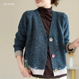 Áo khoác len đan dài tay cổ V hoa văn retro ba khuy - NU9282