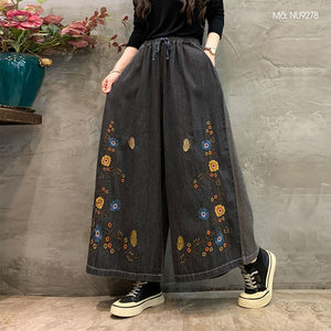 Quần baggy denim lưng thun ống rộng thêu hoa lá đối xứng - NU9278