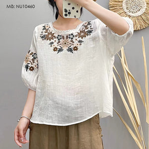 Áo T-shirt linen ngắn tay cổ tròn đính ren thêu hoa lá - NU10460