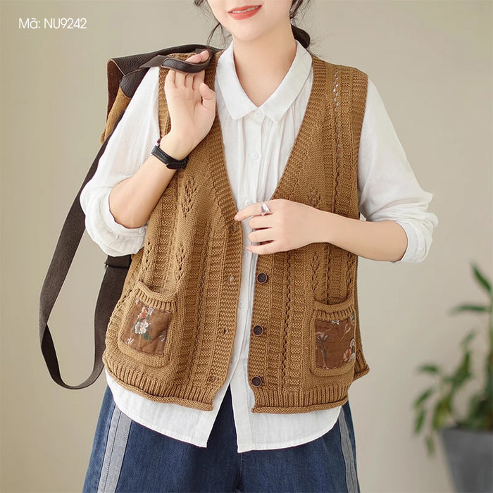 Áo khoác len gile sát nách cổ V hai túi đính vải hoa - NU9242