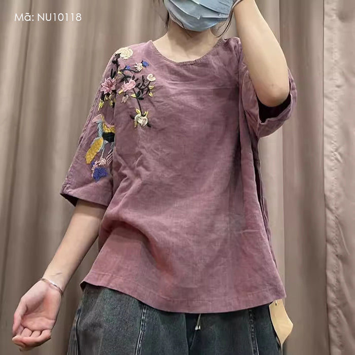Áo T-shirt linen ngắn tay cổ tròn thêu hoa một bên - NU10118