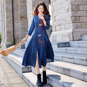 Đầm liền denim tay lửng cổ V thêu cành hoa và chú chim - NU9392