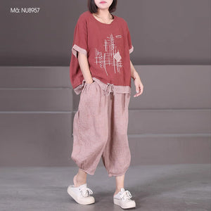 Bộ đồ linen gồm áo T-shirt ngắn tay hoa văn trừu tượng và quần baggy caro - NU8957