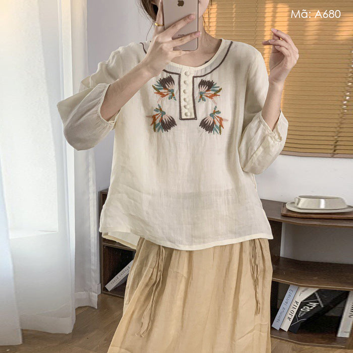 Áo sơ mi linen tay lửng cổ tròn thêu retro đối xứng - A680