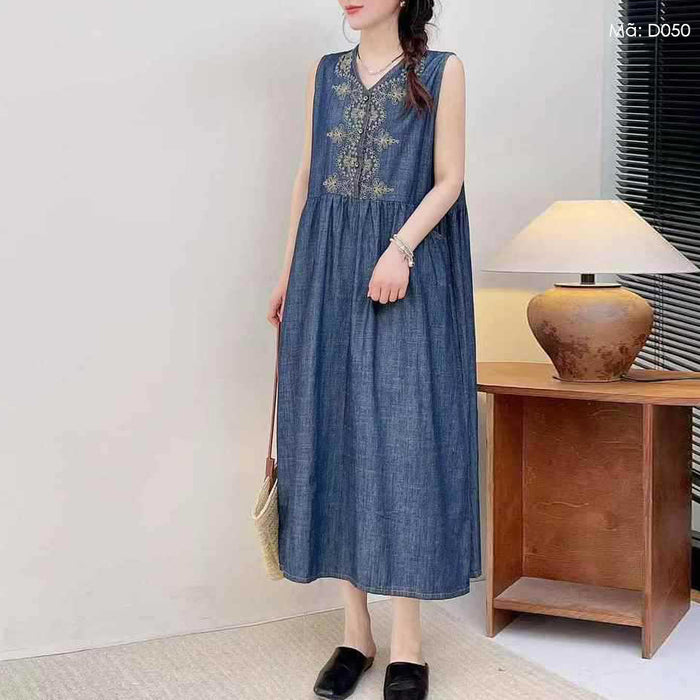 Đầm liền denim sát nách cổ V thêu retro trước ngực - D050