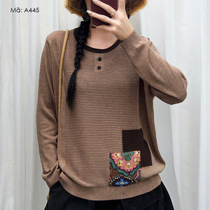 Áo len gợn sóng dài tay cổ tròn đính hoa văn ô vuông - A444