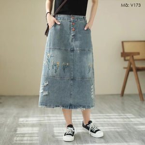 Chân váy denim khuy cài thêu hoa - V173