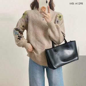 Áo len cổ tròn thêu hoa - A1298
