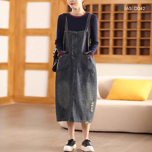 Đầm yếm denim hai túi vuông hoa văn retro - D042