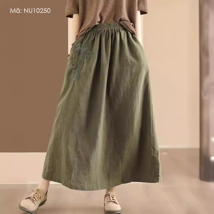 Chân váy linen lưng thun túi chéo thêu hoa văn khuy tròn - NU10250