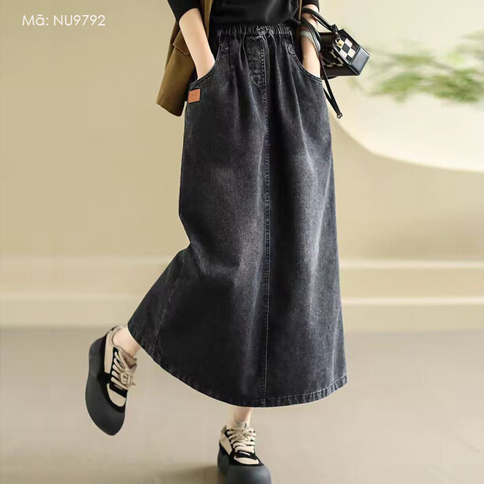 Chân váy denim lưng thun hai túi chéo đính khuy - NU9792