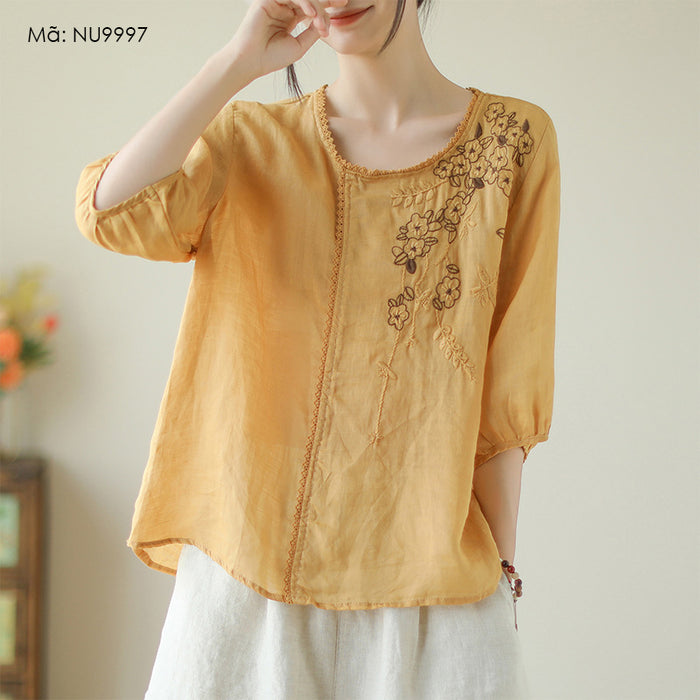 Áo T-shirt linen ngắn tay cổ tròn đính ren thêu hoa lá - NU9997