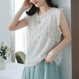 Áo T-shirt sát nách cổ tròn thêu hoa văn retro - A907