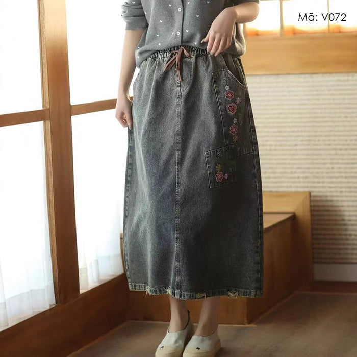 Chân váy denim lưng thun dây rút thêu hoa hồng - V072