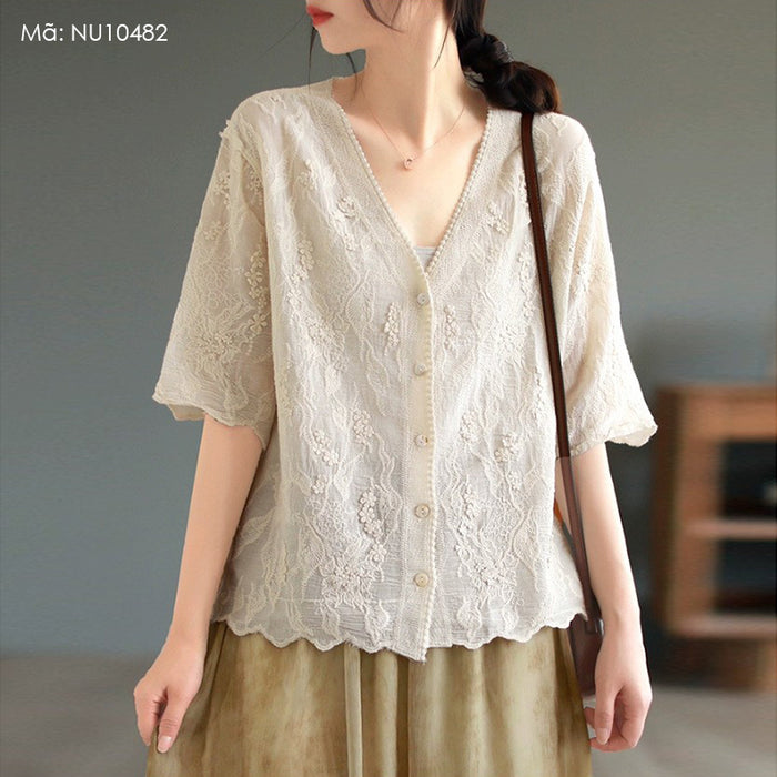 Áo sơ mi ngắn tay cổ V thêu ren hoa lá đơn sắc - NU10482