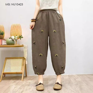 Quần baggy linen lửng lưng thun thêu hoa nhí vàng - NU10423