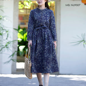 Đầm liền linen dài tay cổ đứng khuy cài in hoa lá - NU9507