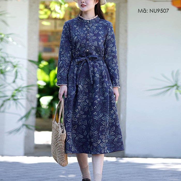Đầm liền linen dài tay cổ đứng khuy cài in hoa lá - NU9507