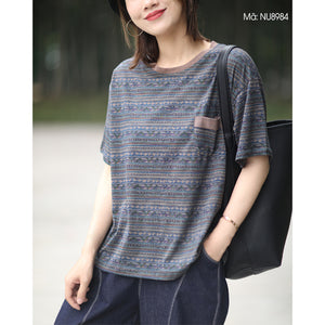 Áo T-shirt ngắn tay cổ tròn kẻ sọc hoa văn retro một túi nhỏ - NU8984