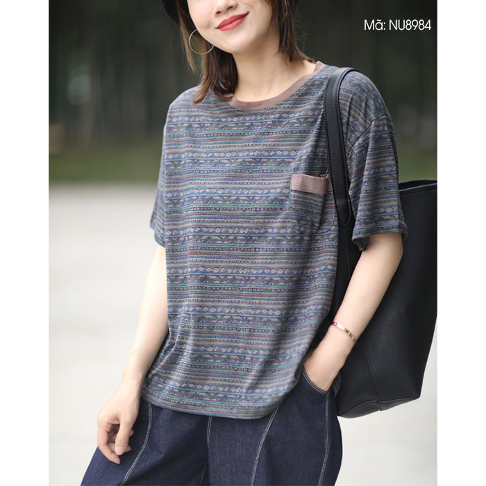 Áo T-shirt ngắn tay cổ tròn kẻ sọc hoa văn retro một túi nhỏ - NU8984
