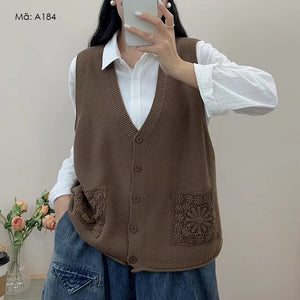 Áo len gile cổ V hai túi vuông đan hoa văn retro - A184
