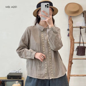 Áo sơ mi dài tay cổ pipi thêu hoa văn đối xứng đồng màu - A251