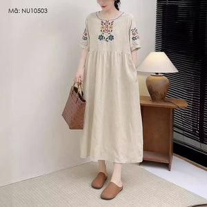 Đầm liền linen ngắn tay cổ tròn thêu hoa đối xứng kiểu chiết eo - NU10503