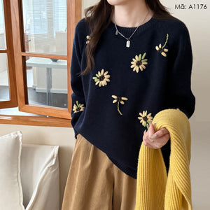 Áo len thêu hoa cổ tròn - A1176