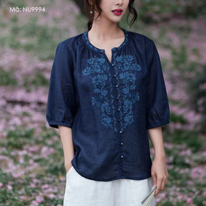 Áo sơ mi linen ngắn tay cổ tròn xẻ V thêu hoa đối xứng - NU9994