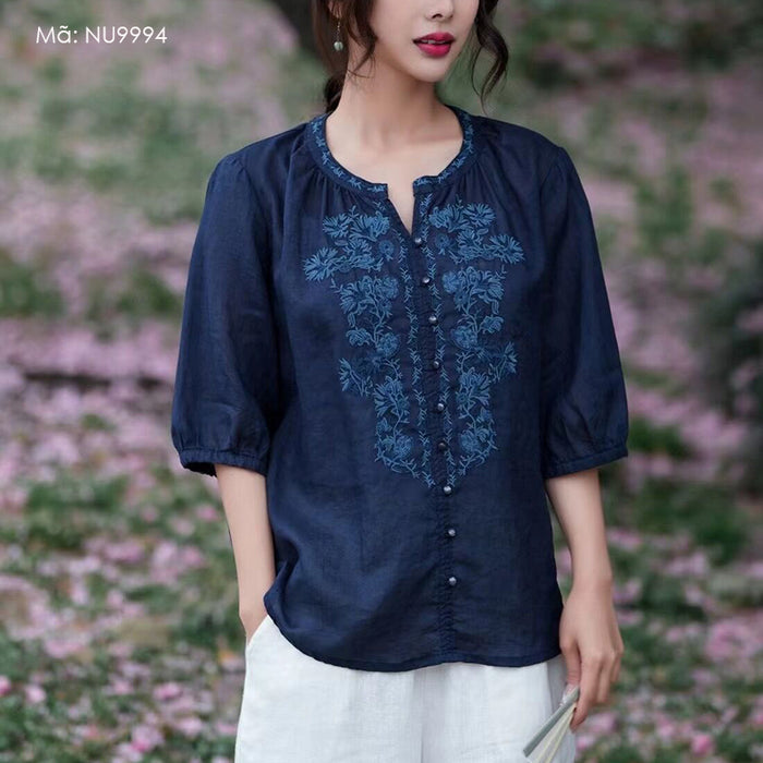 Áo sơ mi linen ngắn tay cổ tròn xẻ V thêu hoa đối xứng - NU9994