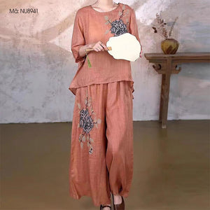 Bộ đồ linen gồm áo T-shirt ngắn tay cổ tròn và quần baggy thêu hoa - NU8941
