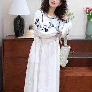 Đầm liền linen dài tay cổ tròn thêu hoa văn retro chiết eo - D039