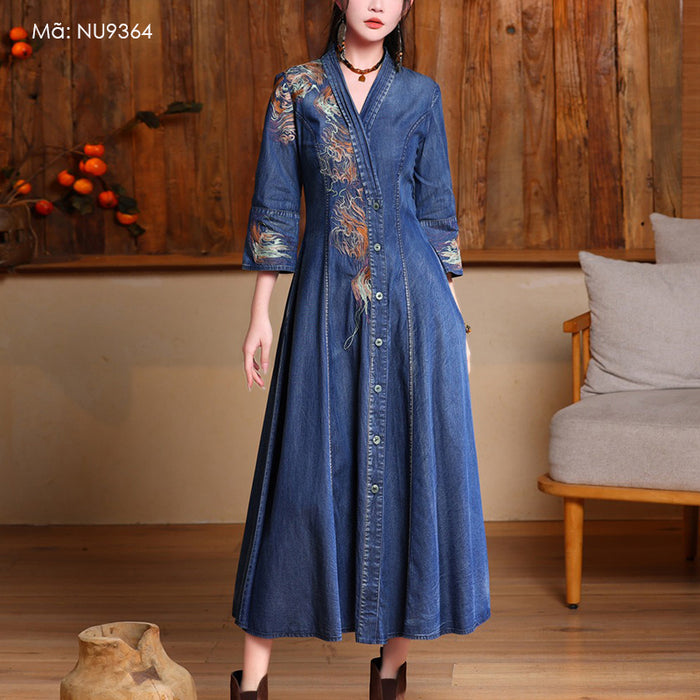 Đầm liền denim tay lửng cổ V thêu hoa văn trừu tượng - NU9364