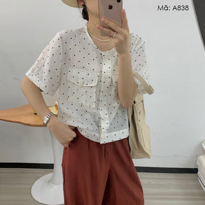 Áo sơ mi linen ngắn tay cổ tròn hai túi vuông chấm bi - A838